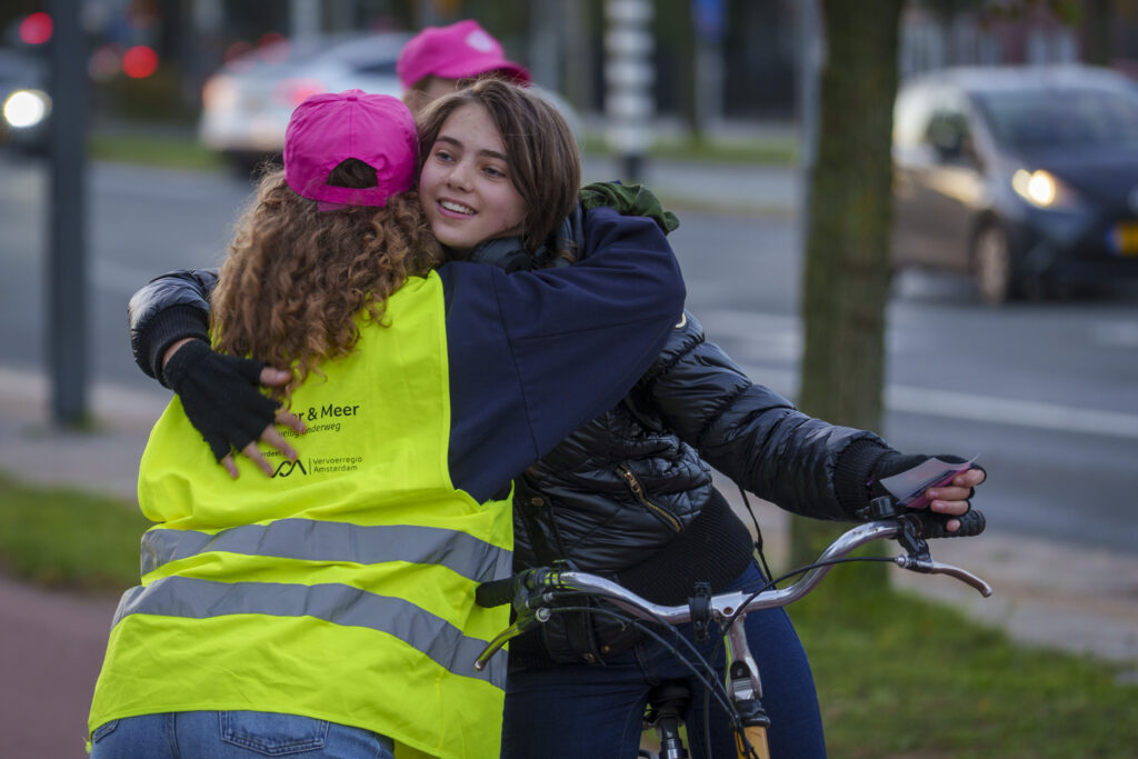 ZAANDAM -  Campagne "met elkaar overweg"  in Zaandam op de kruising Heijermanstraat en Koningin Julianaweg.